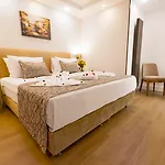 Antusa Design & فندق